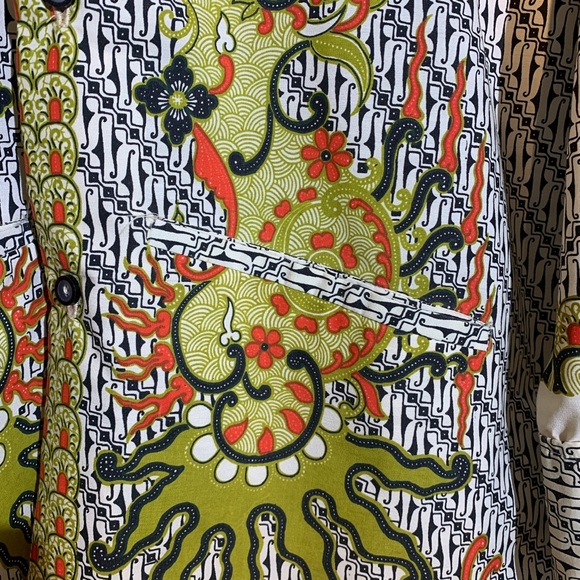 Oriental-inspired long sleeve button down. - Picture 5 of 6